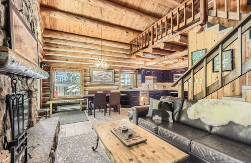Timbercreek Lodges House | Luxe Log Cabin on Gore Creek in Vail