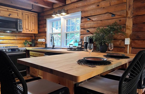 Campton Cabin | Luxe Log Cabin Under the Stars