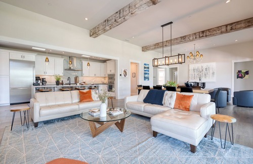 Kenwood House | Luxe, Pool, Spa, Fire Pit, Game Room, Piano | Sonoma Pool Retreat by AvantStay