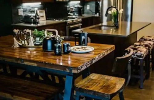 Cle Elum House | Luxe Townhouse in the Pines, Modern Mountain Charm