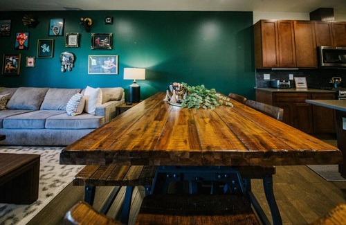 Cle Elum House | Luxe Townhouse in the Pines, Modern Mountain Charm