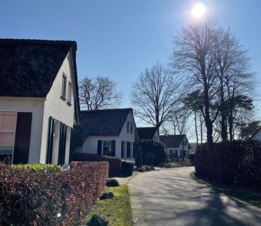 Heel House | Luxe villa aan het meer