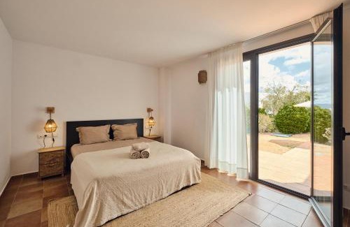 San Antonio Bay Villa | Luxe villa met privézwembad - Sant Antoni view - Boho Villas Ibiza