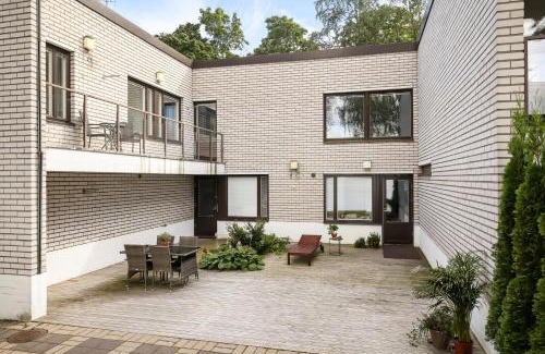 Lantinen District Apartment | Luxhousing deluxe bungalow on the beach