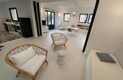 Senlisse Cottage | Luxurious 150m² Cottage with Fishing Pond in a 2-Hectare Park, Near Paris & Versailles