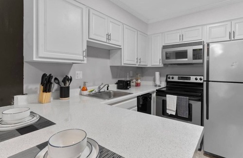 Crabtree Apartment | Luxurious 2 Bed Suite - in Raleigh!