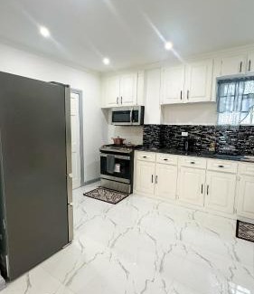 Georgetown Apartment | Luxurious 2 Bedroom Apartment- Georgetown