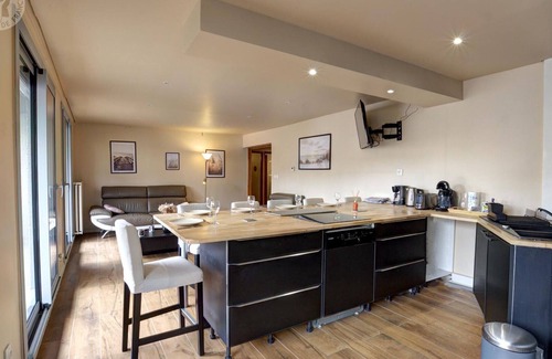 Saint-Chamond Apartment | Luxurious 3rd-Floor Apartment with Balcony, Wellness Area & Parking in Saint-Chamond