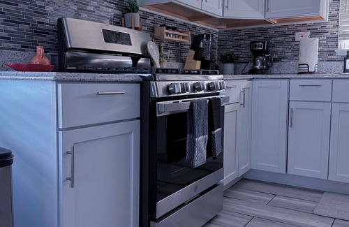 Burbank House | Luxurious 4-bedroom house 30min near downtown Chicago