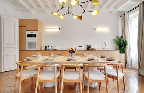 Palais-Royal Apartment | LUXURIOUS 4-BEDROOM PARISIAN RETREAT: PALAIS-ROYAL GEM 4 UNFORGETTABLE GETAWAYS!