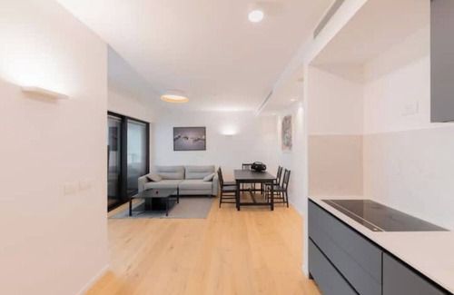 Tel Aviv Apartment | Luxurious Apartment in Tel Aviv. Terrace and Pool Ann