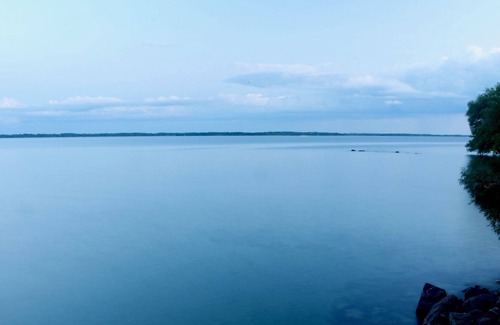 Howe Island Cottage | Luxurious beach house in the Thousand Islands