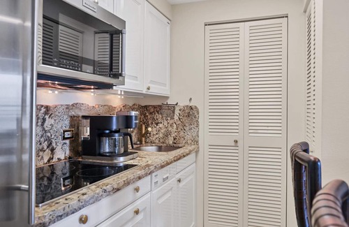 Sarasota Apartment | Luxurious Beachfront Suite by FVC