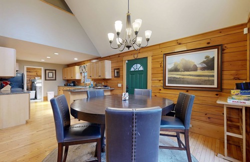 Sylva Cabin | Luxurious cabin w/private hot tub, firepit and great views - dogs allowed
