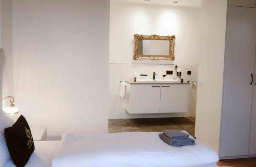 Aurolzmunster Apartment | Luxurious Castle Retreat in Austria Little Versailles with Nearby Spas