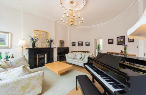 New Town Apartment | Luxurious city centre self catering apartment