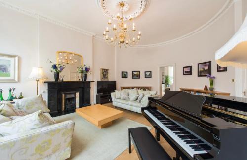 New Town Apartment | Luxurious city centre self catering apartment