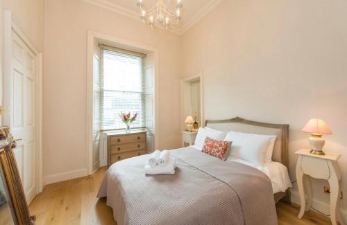 New Town Apartment | Luxurious city centre self catering apartment