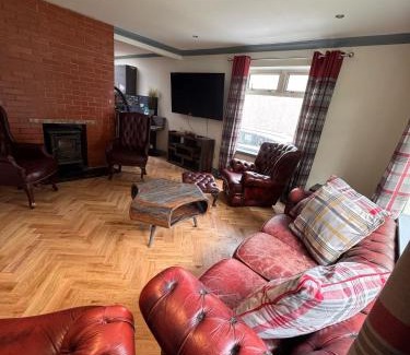 Achachork House | Luxurious Cottage on the River of Portree with Hot Tub!