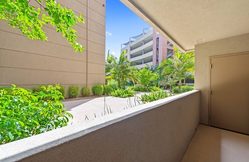 University City Apartment | Luxurious Dual Master Suites, King Bed l Pool/Spa!