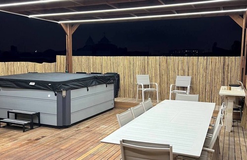 Old City Apartment | Luxurious Duplex in heart of Old City