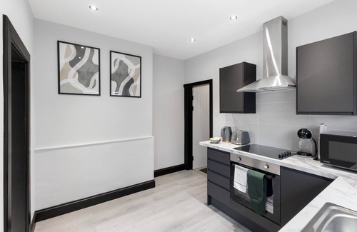 Munster House | Luxurious Evergreen Flat Sleeps 6