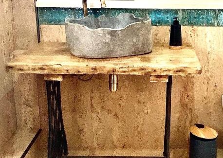 Swallowcliffe House | Luxurious, Fabulous, Fun, Contemporary Suite in Retreat Centre