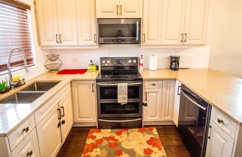 Saskatoon House | Luxurious former show home - 10 minutes from the downtown and airport