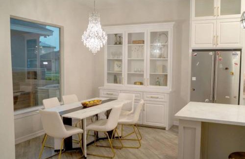 Edinburg House | Luxurious Gated 3BR Oasis No chore Pet friendly