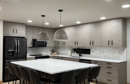 Hyak Cabin | Luxurious getaway w/spacious sauna, 7-person hot tub, 2 master suites, scenic v