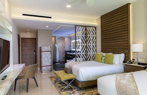 Puerto Juarez Resort | Luxurious Junior Suite right on the beach of Cancun