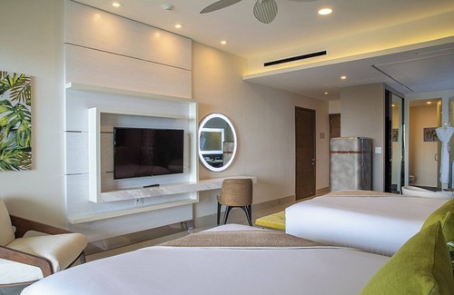 Puerto Juarez Resort | Luxurious Junior Suite right on the beach of Cancun
