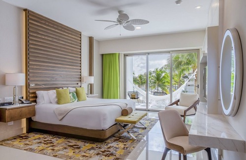 Puerto Juarez Resort | Luxurious Junior Suite right on the beach of Cancun