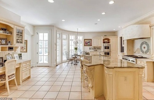 Martinsville House | Luxurious Mansion Country Retreat- 45 mins to NYC