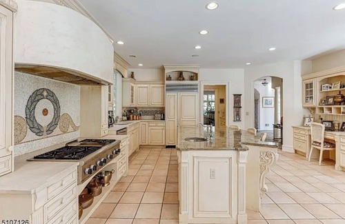 Martinsville House | Luxurious Mansion Country Retreat- 45 mins to NYC