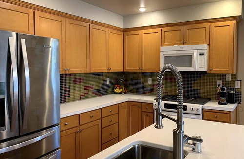 Newport House | Luxurious Modern 4-bed, 3 bath Single-Family Home