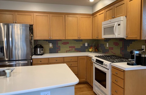 Newport House | Luxurious Modern 4-bed, 3 bath Single-Family Home