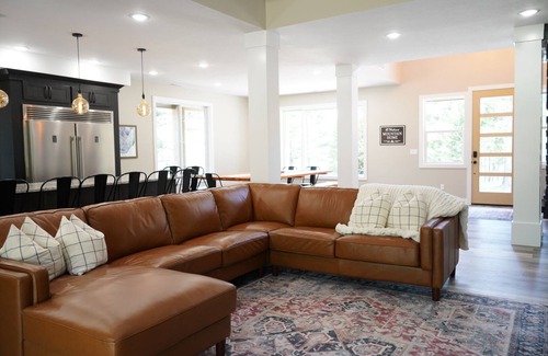 Island Park Cabin | Luxurious, modern 5 bedroom/4 bathroom cabin nestled in the pines. Sleeps 16.