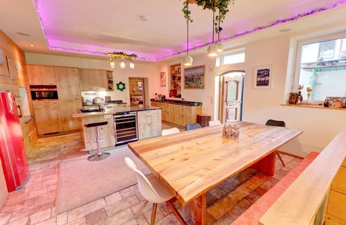 Medraz Apartment | Luxurious, new apartment with super facilities.