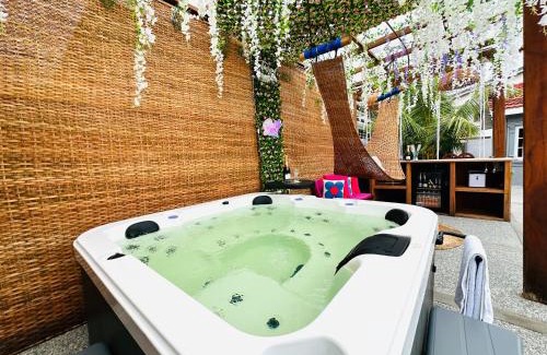 Madina Villa | Luxurious Nubian Villa with a Stunning Private Pool , Hot Tub and Bar