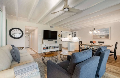 Interchange Square House | Luxurious Oceanfront Townhouse