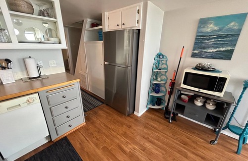 Smith River Apartment | Luxurious Oceanfront Cabin 7 Getaway w Hot Tub