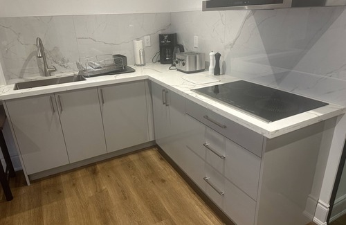 Brampton Apartment | Luxurious open concept 2 bedroom apt on ravine, pond, central, airport, shopping