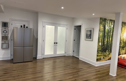 Brampton Apartment | Luxurious open concept 2 bedroom apt on ravine, pond, central, airport, shopping