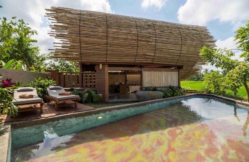 Peliatan Villa | Luxurious private pool room in Ubud