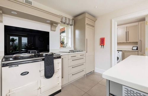 Woolhope House | Luxurious property with downstairs bedroom and wet room,large garden,games room