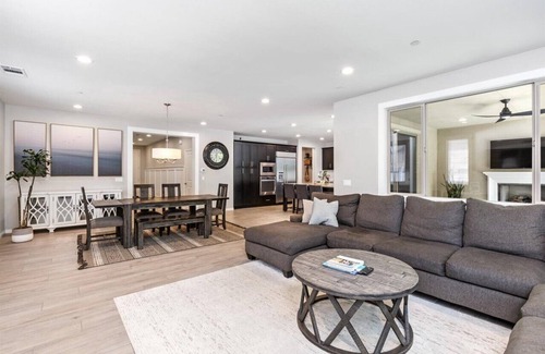 San Marcos House | Luxurious Retreat – Minutes to Beaches, Legoland, Views & All San Diego Offers!