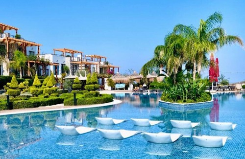 Bahceli Apartment | Luxurious Seafront Penthouse