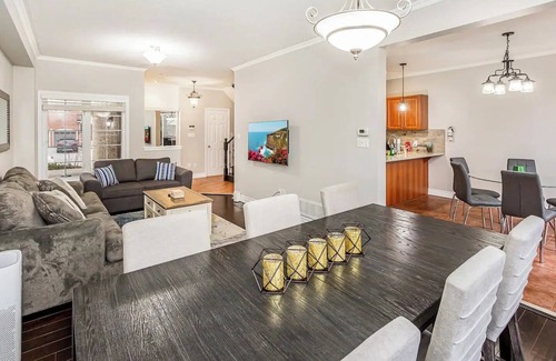 Richmond Hill House | Luxurious Spacious Dream Home with Parking!