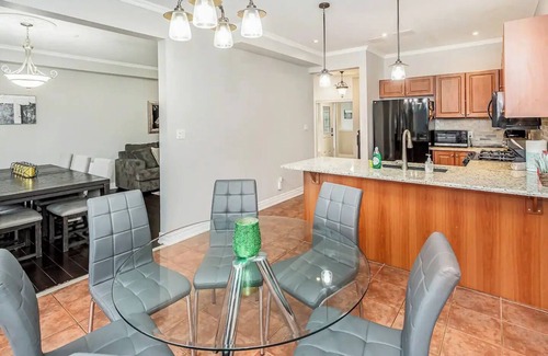 Richmond Hill House | Luxurious Spacious Dream Home with Parking!